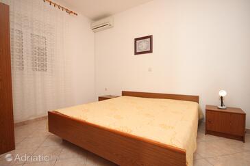 Apartments by the sea Kustići (Pag) - 6354