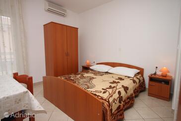 Апартаменти і кімнати з паркуванням Зубовічі - Zubovići, Паг - Pag - 6357