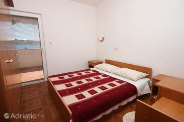 Сімейні апартаменти біля моря Кустічі - Kustići, Паг - Pag - 6376