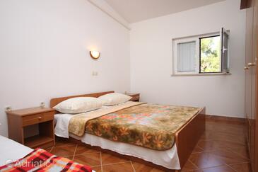 Сімейні апартаменти біля моря Кустічі - Kustići, Паг - Pag - 6376