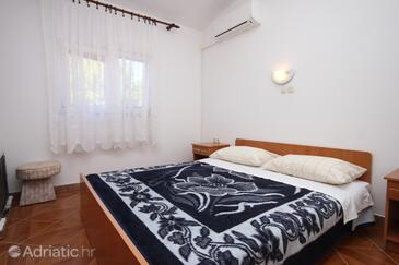 Družinski apartmaji ob morju Kustići, Pag - 6376