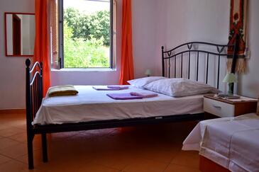 Leiligheter ved sjøen med basseng Pag - 6384