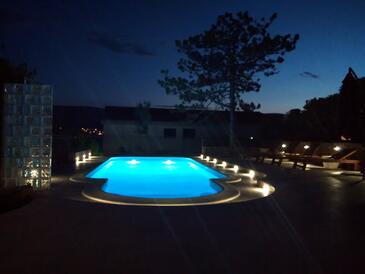 Leiligheter ved sjøen med basseng Pag - 6384