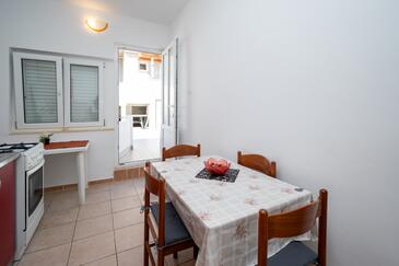 Metajna, Jedilnica v nastanitvi vrste apartment, WiFi.