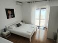 Metajna, Bedroom 1 in the apartment, air condition available and WiFi.