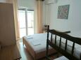 Metajna, Bedroom 2 in the apartment, air condition available and WiFi.