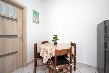 Metajna, Jedáleň v ubytovacej jednotke apartment, WiFi.