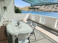 Metajna, Terrasse dans l’hébergement en type apartment, avec la vue sur la mer et WiFi.