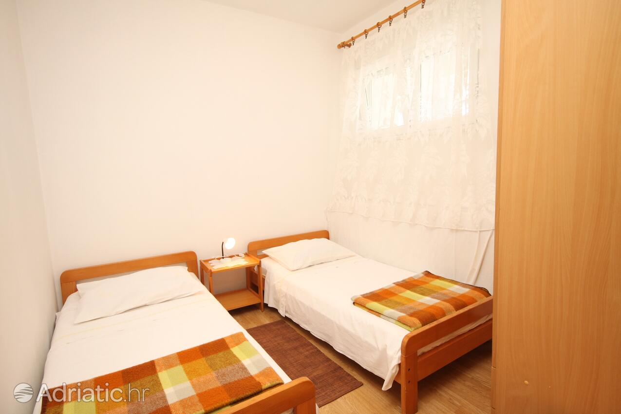 Apartments with parking space Murter - 6397