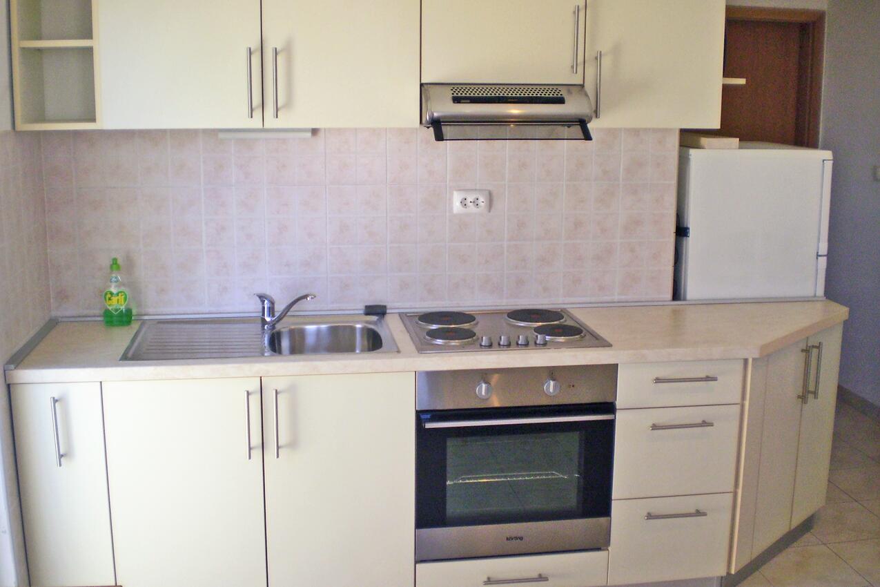 Apartments with parking space Murter - 6397