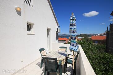 Apartments with parking space Murter - 6397