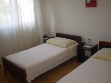 Apartments with parking space Murter - 6397