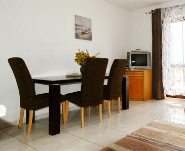 Apartments by the sea Pirovac, Šibenik - 6447