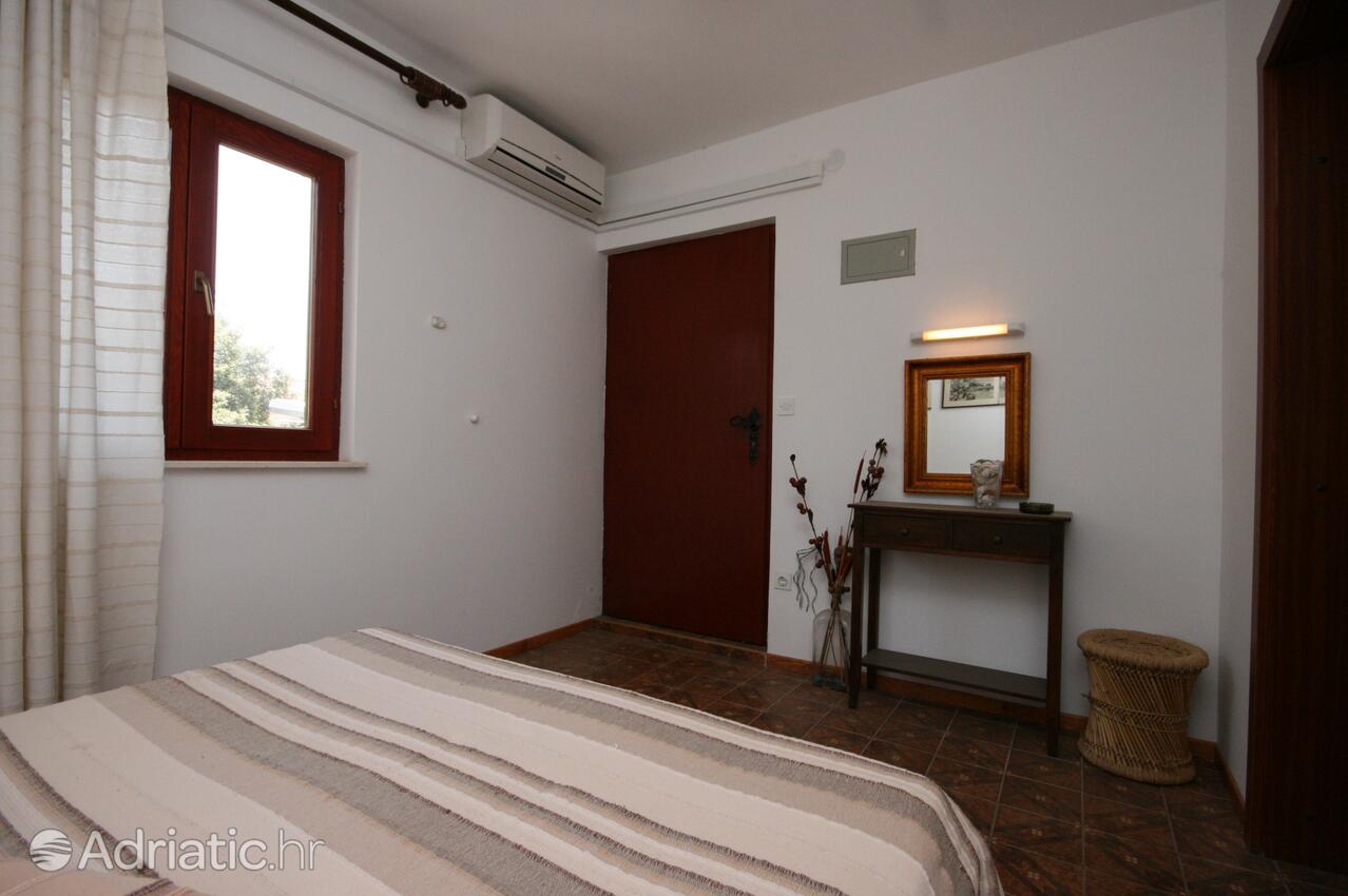 A-6474-d - Privat overnatting - Leiligheter ved sjøen Mandre, Pag