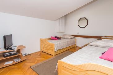 Appartamenti con parcheggio Bilo, Capocesto - Primošten - 6478