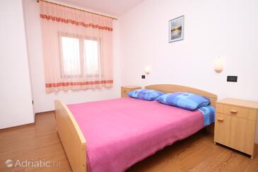 Apartments with parking space Pag - 6535