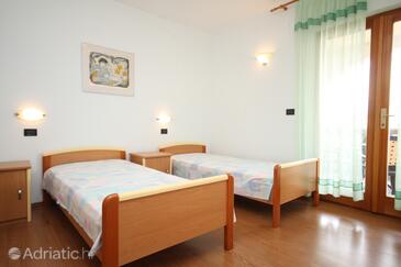 Apartments with parking space Pag - 6535