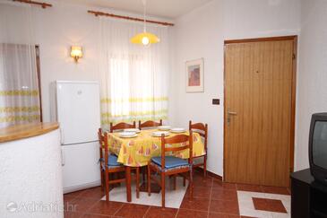Apartments with parking space Pag - 6535