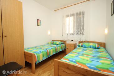 Apartments with parking space Pag - 6535