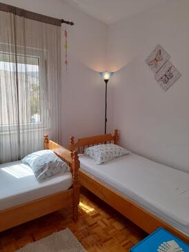 Apartments with parking space Pag - 6542