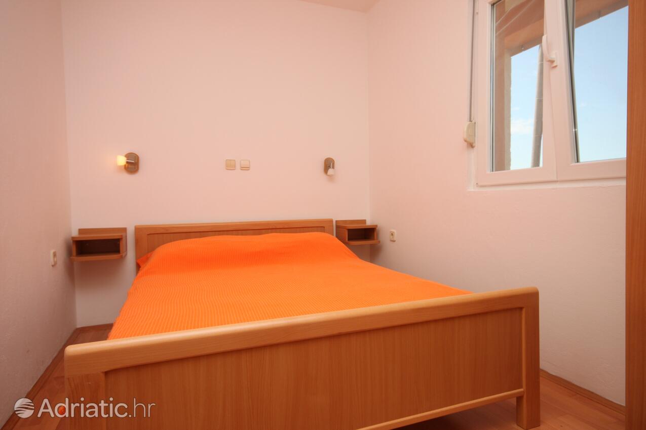 A-6549-a - Privatunterkunft - Ferienwohnungen am Meer Maslenica, Novigrad
