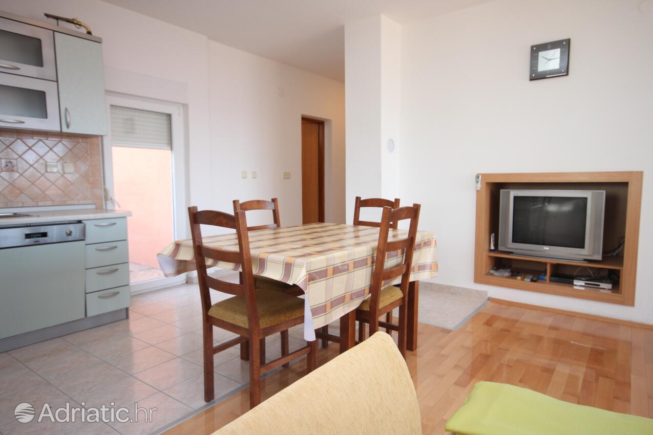 A-6549-a - Privatunterkunft - Ferienwohnungen am Meer Maslenica, Novigrad