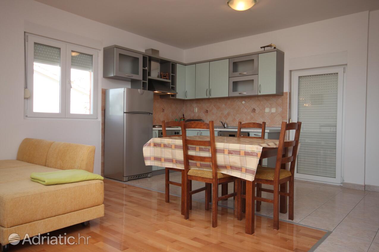 A-6549-a - Privatunterkunft - Ferienwohnungen am Meer Maslenica, Novigrad