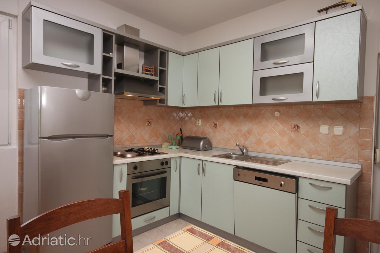 A-6549-a - Privatunterkunft - Ferienwohnungen am Meer Maslenica, Novigrad