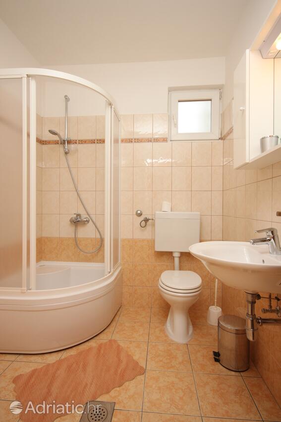 A-6549-b - Privatunterkunft - Ferienwohnungen am Meer Maslenica, Novigrad