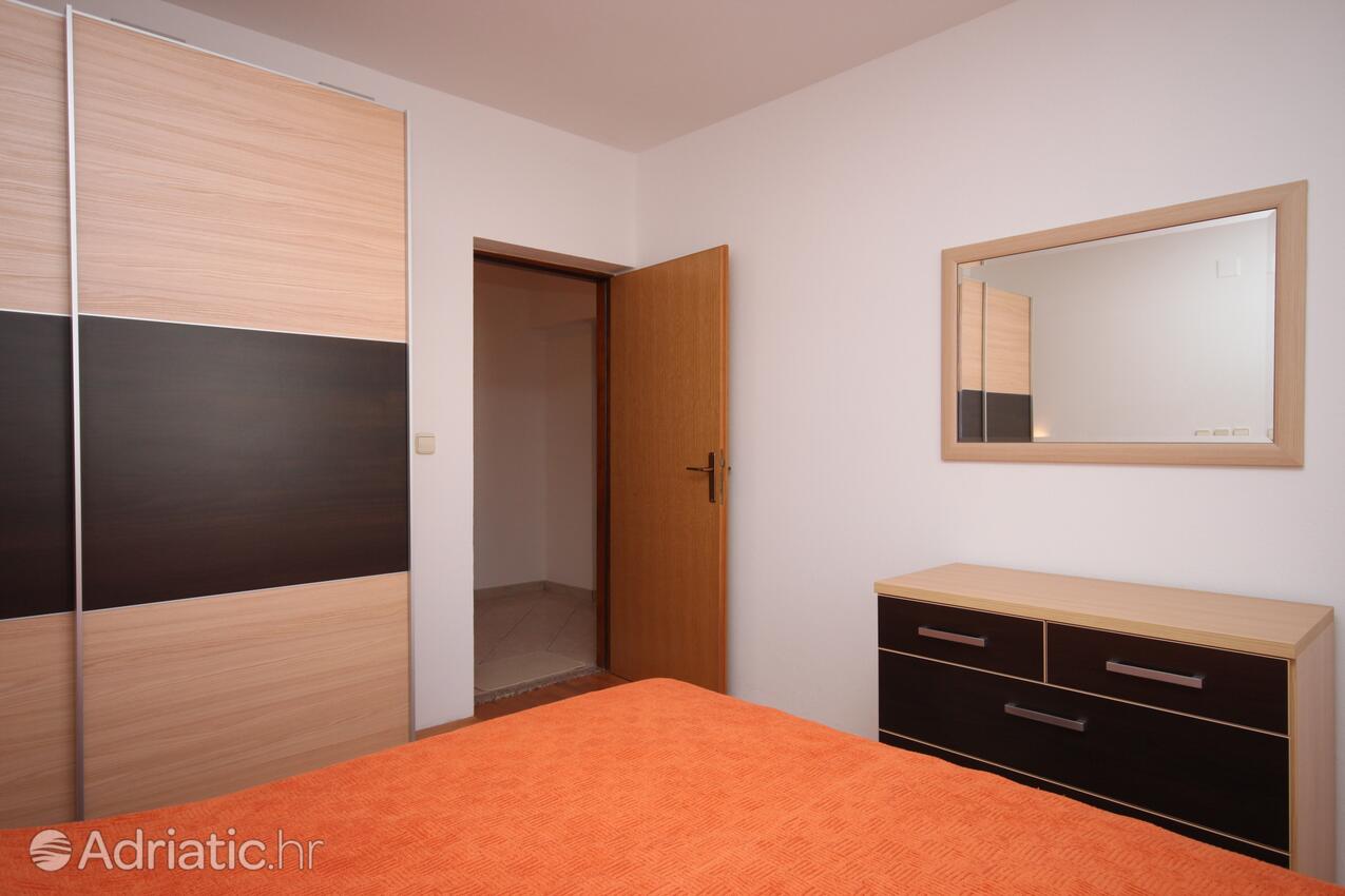 A-6549-b - Privatunterkunft - Ferienwohnungen am Meer Maslenica, Novigrad