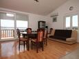 A-6549-c - Privatunterkunft - Ferienwohnungen am Meer Maslenica, Novigrad