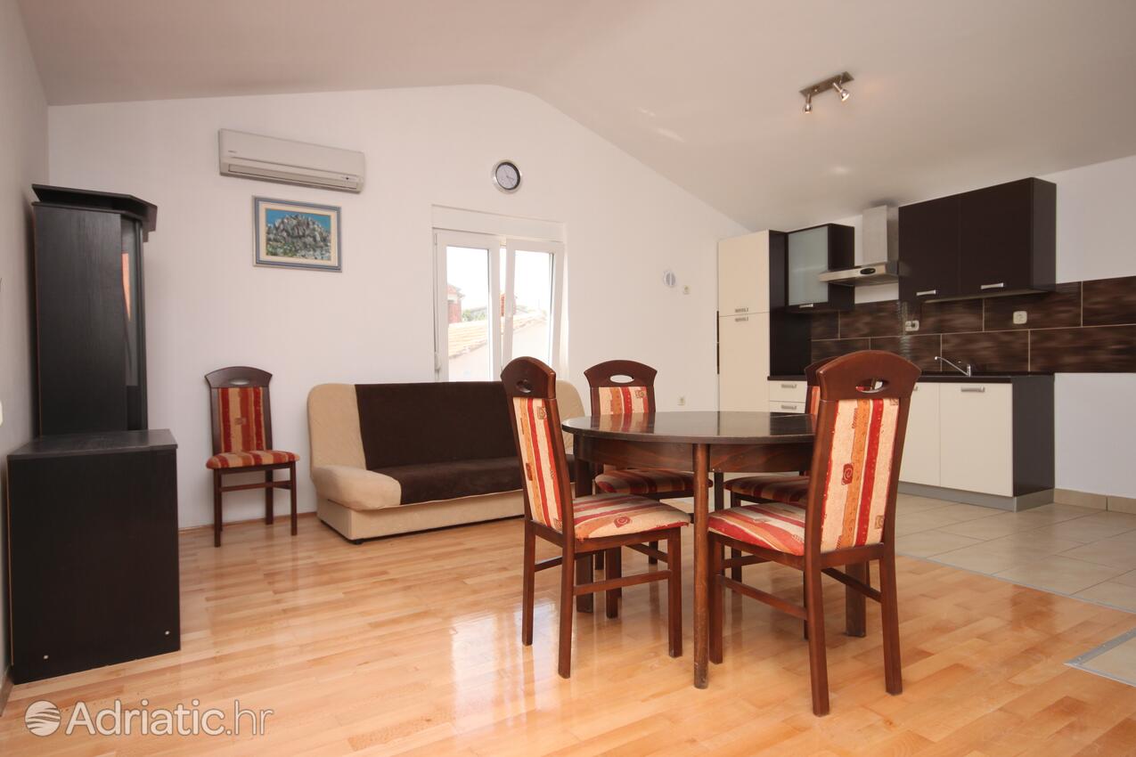 A-6549-c - Privatunterkunft - Ferienwohnungen am Meer Maslenica, Novigrad