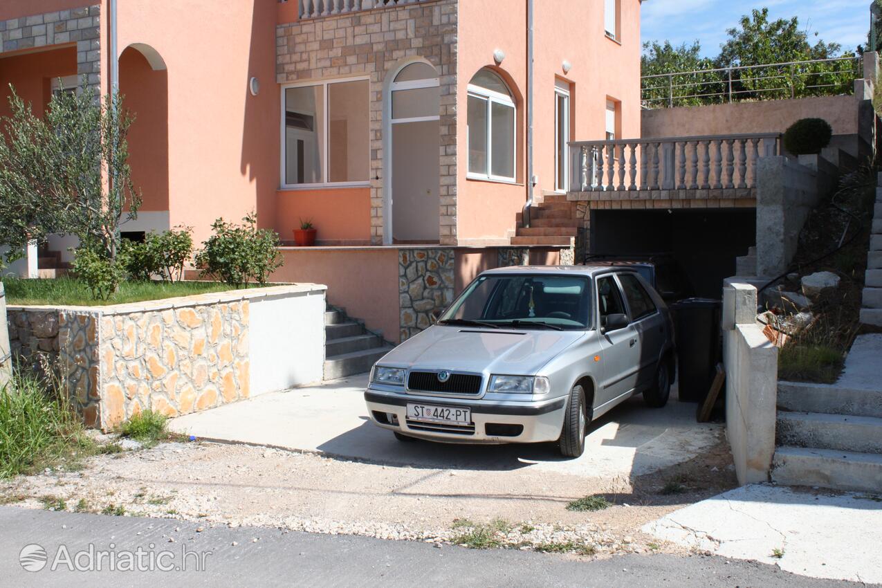 Parkplatz - Ferienwohnungen am Meer Maslenica, Novigrad