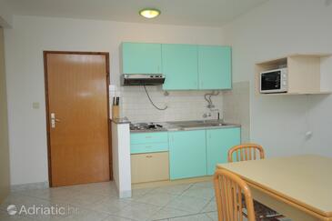 Apartamentos con piscina adecuados para familias con niños Nin, Zadar - 6560