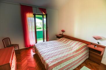 Apartamentos con piscina adecuados para familias con niños Nin, Zadar - 6560