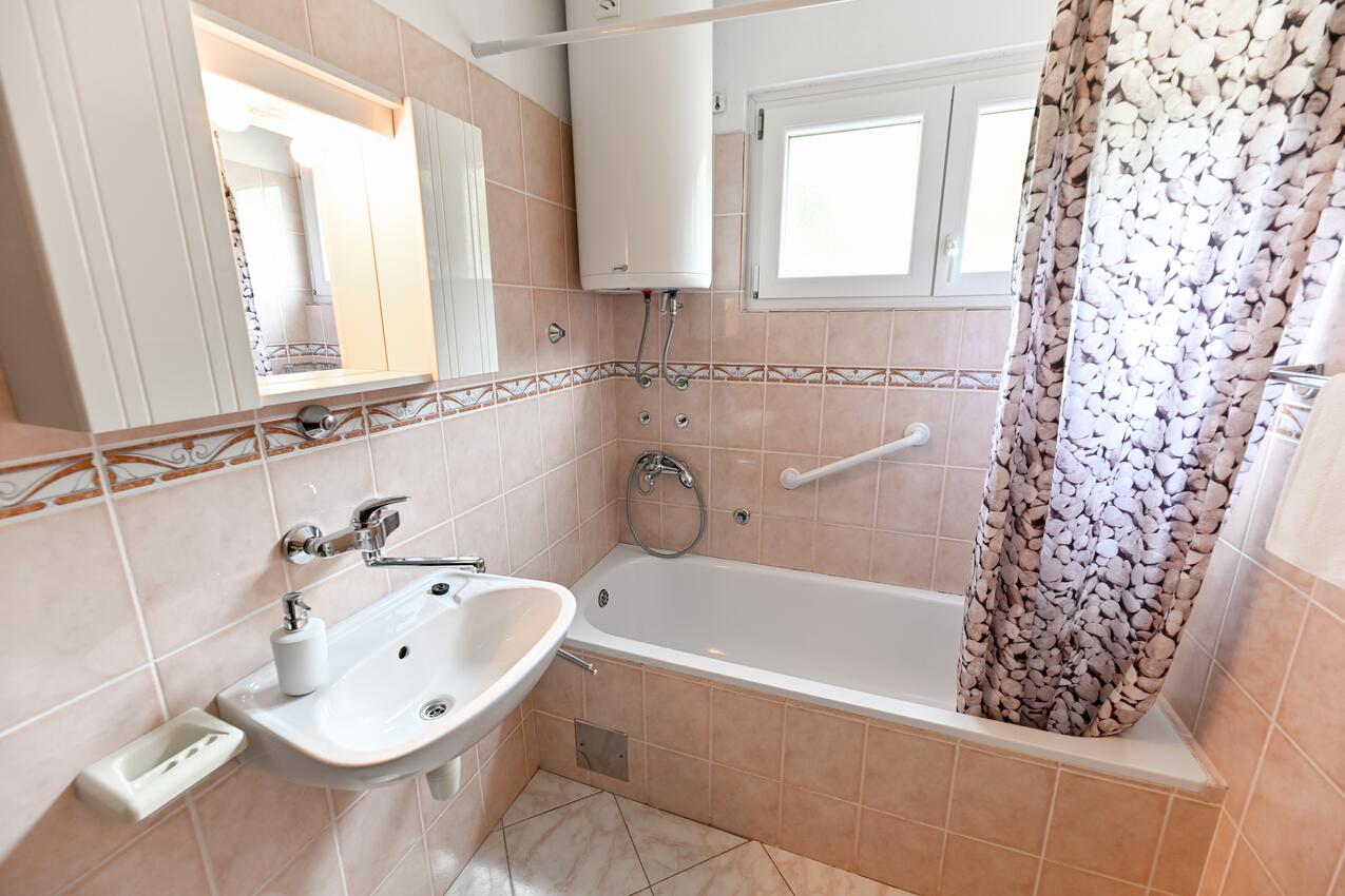 A-6564-a - Private accommodation - Apartments by the sea Seline, Paklenica