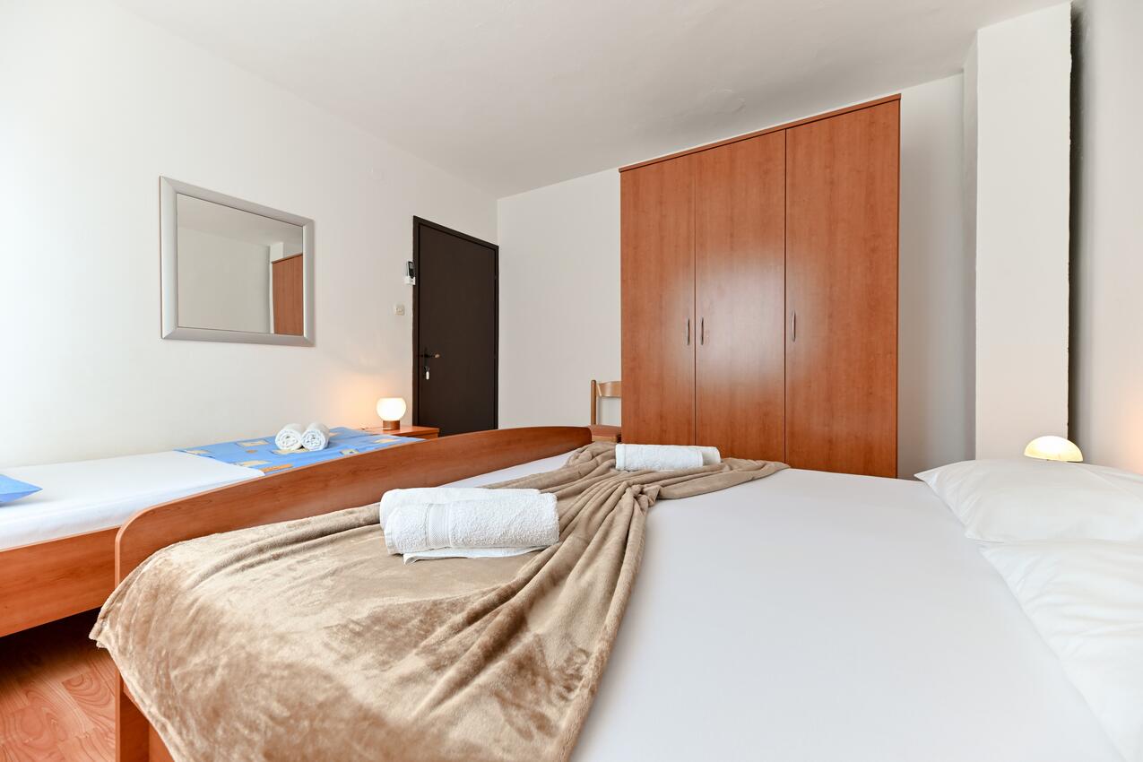 A-6564-a - Private accommodation - Apartments by the sea Seline, Paklenica