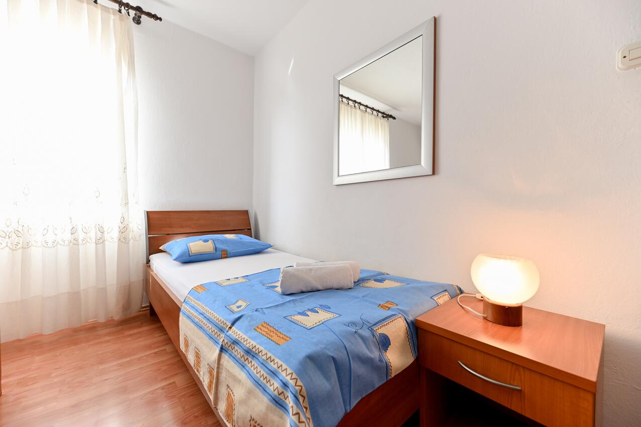 A-6564-a - Private accommodation - Apartments by the sea Seline, Paklenica