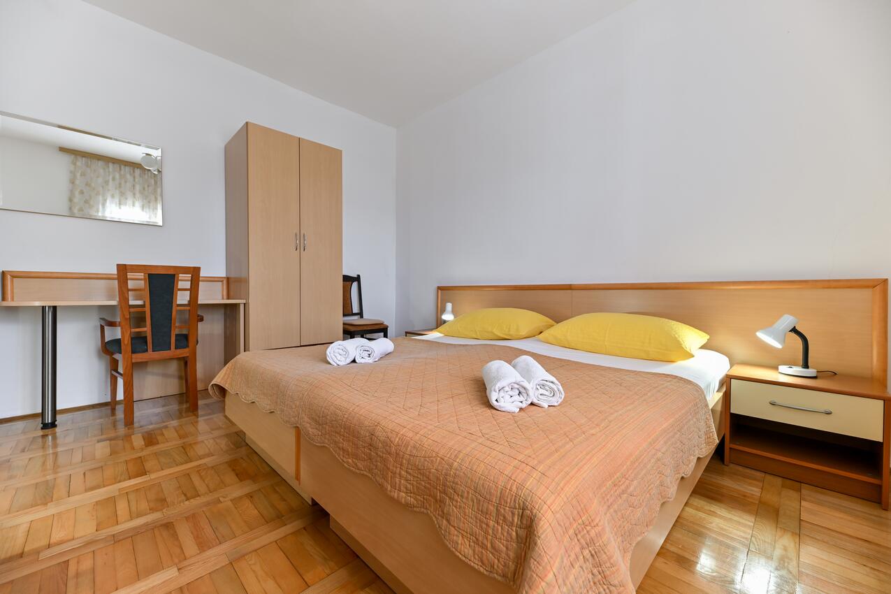 A-6564-b - Private accommodation - Apartments by the sea Seline, Paklenica