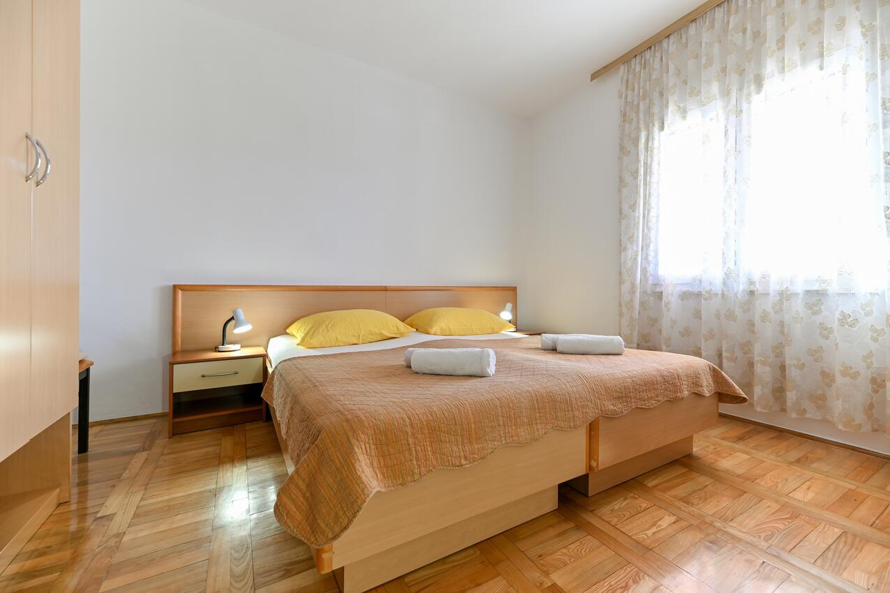 A-6564-b - Private accommodation - Apartments by the sea Seline, Paklenica
