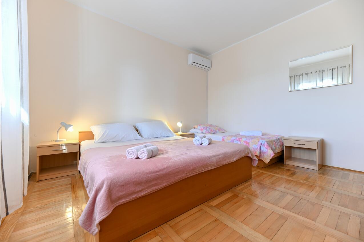 A-6564-b - Private accommodation - Apartments by the sea Seline, Paklenica