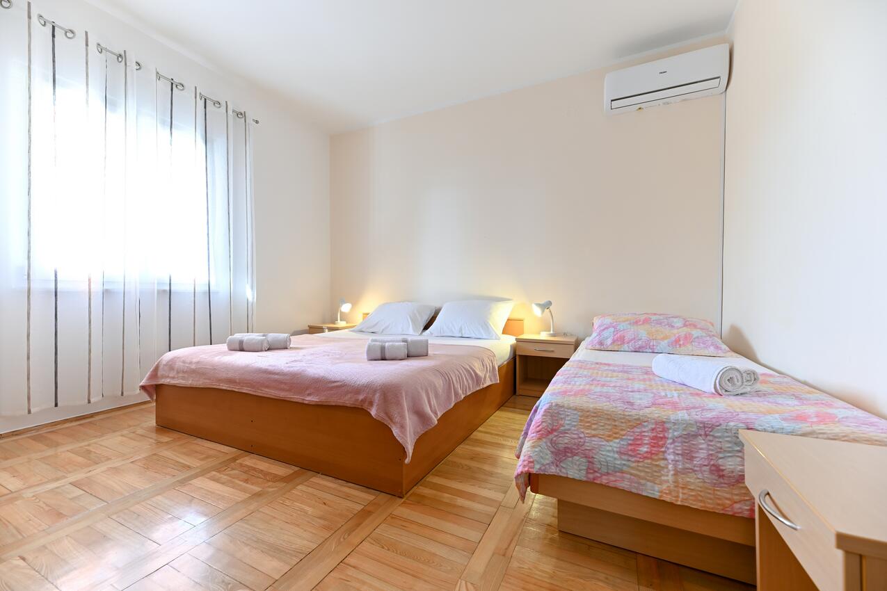 A-6564-b - Private accommodation - Apartments by the sea Seline, Paklenica