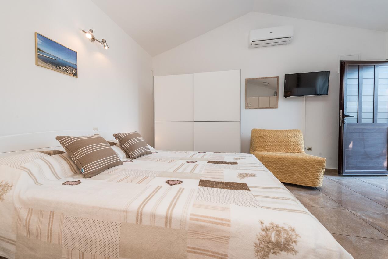 AS-6564-a - Private accommodation - Apartments by the sea Seline, Paklenica