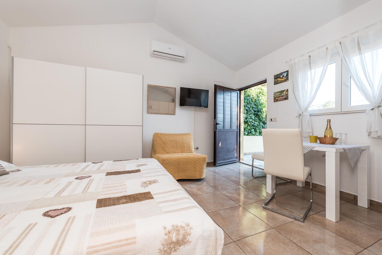 AS-6564-a - Private accommodation - Apartments by the sea Seline, Paklenica