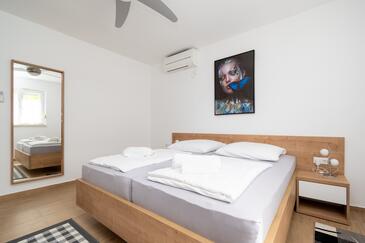 1-Zimmer-Ferienwohnung Starigrad, Paklenica (A-6580-a)