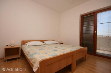 Apartments and rooms with parking space Starigrad, Paklenica - 6606