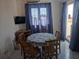 Baška Voda, Dining room in the apartment, air condition available and WiFi.