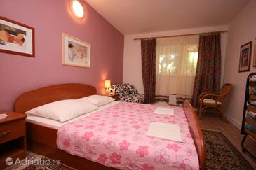 Apartments with parking space Makarska - 6636