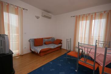 Apartments with terrace Makarska, Central Dalmatia