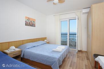 Apartments by the sea Igrane, Makarska - 6653